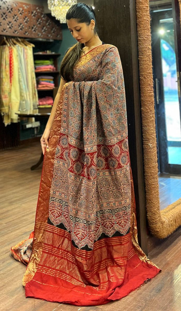 DOLA SAREE 20102535